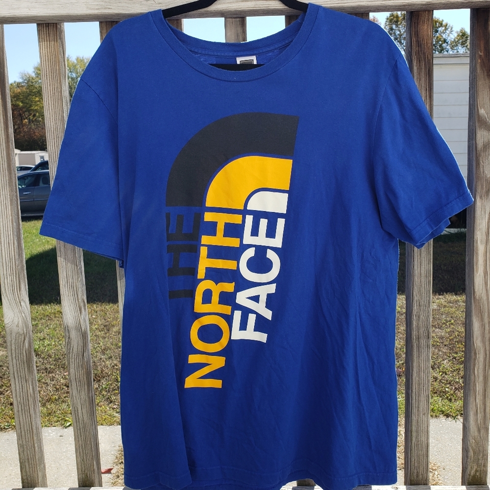 Mens North Face shirt size (XL)